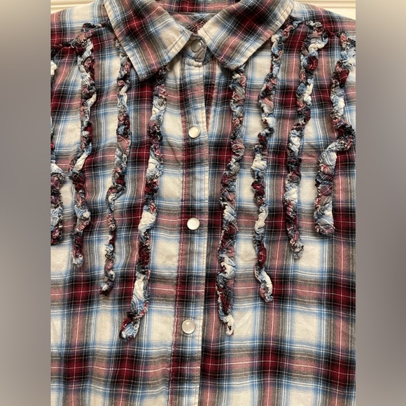 Seven7 women’s shirt ruffle front pearl snap shirt in red and blue, size L - Picture 6 of 6